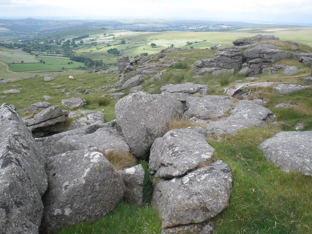 Round cairn near Wedlake Farm