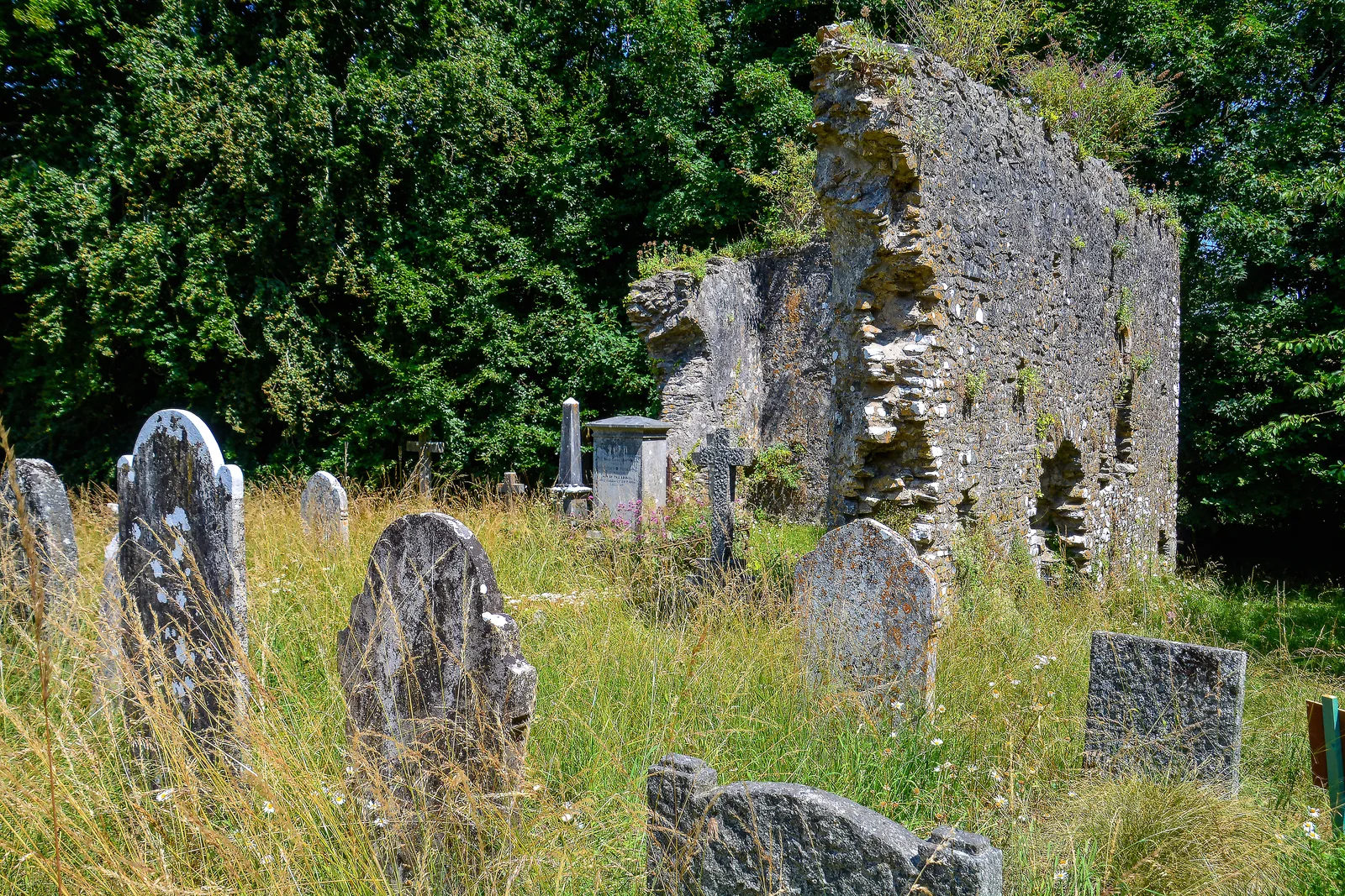 Chapel E of parish church