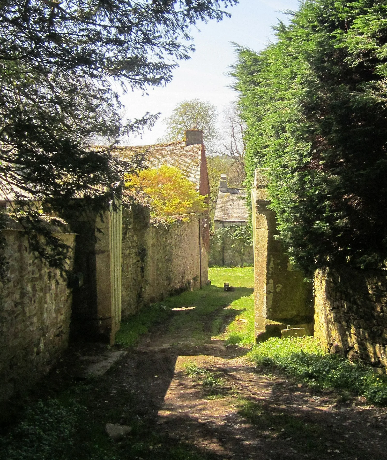 Wall with Gateway near Walreddon Manor